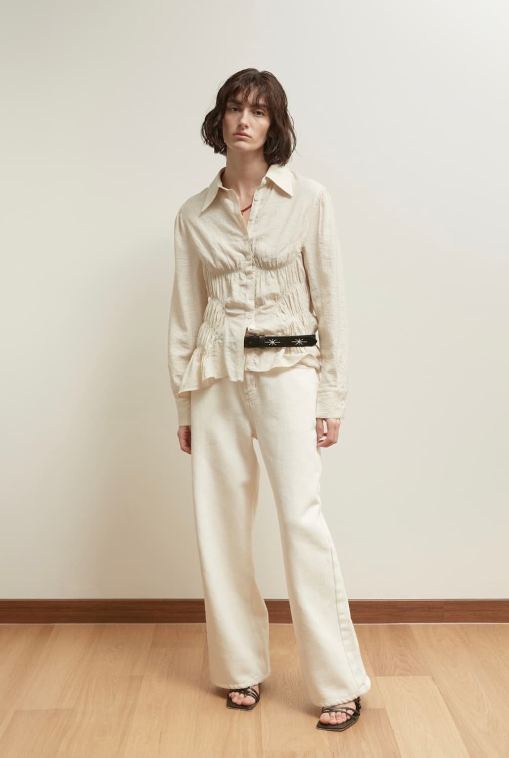 솔티페블 플리츠 셔링 블라우스 베이지 새상품 상품이미지1