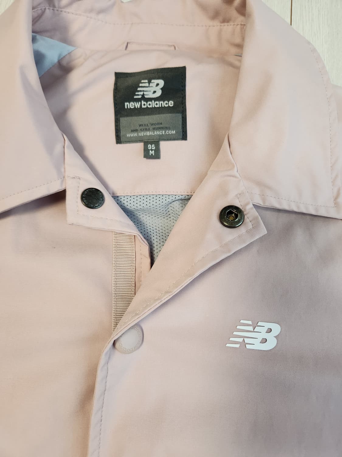 새상품급)뉴발란스 UNI 클래식 코치 여성 자켓 (NBNA713023)  상품이미지4