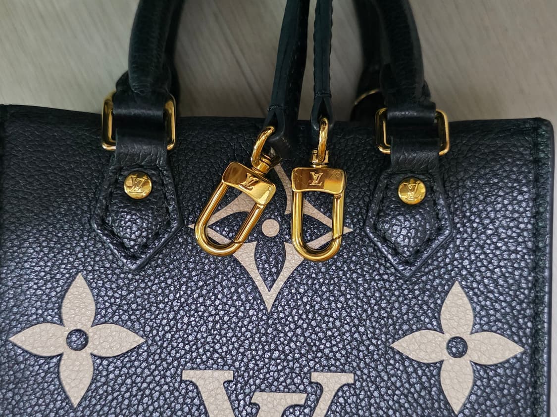 루이비통 쁘띠 삭 플라 바이 컬러 앙프렝뜨 블랙&베이지 크로스백 상품이미지4