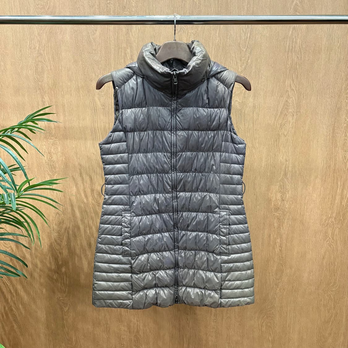 막스마라 위켄드 롱 다운 베스트 후드 탈부착 사이드 포켓 디테일 그레이 상품이미지1