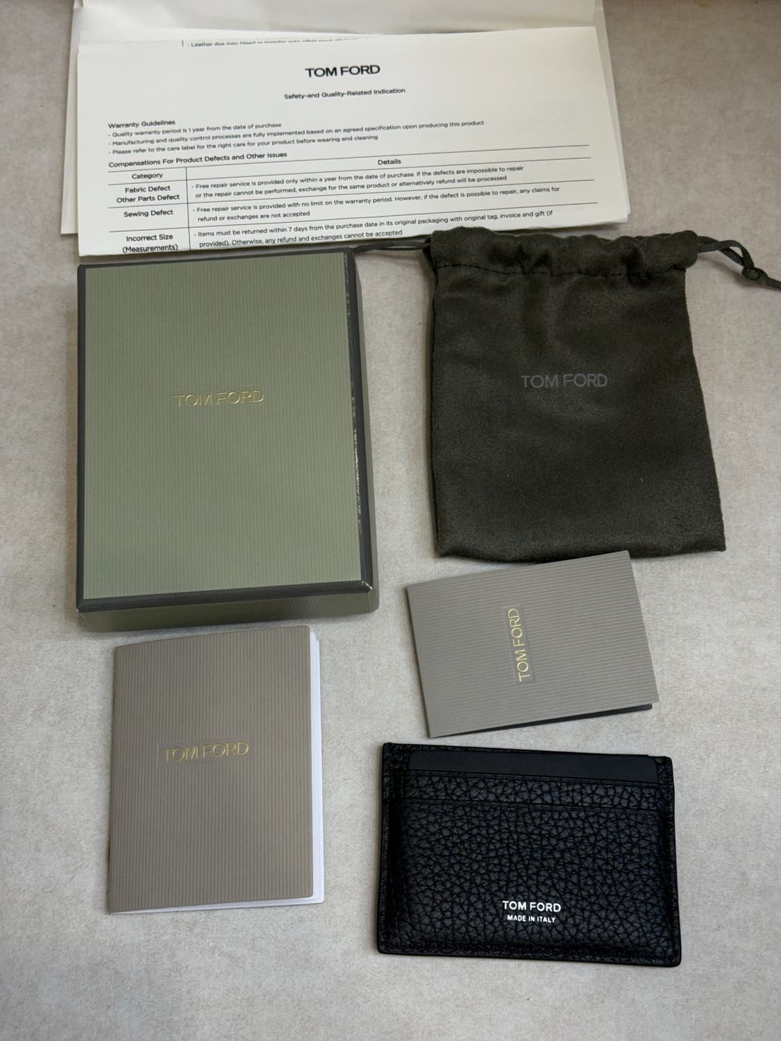 톰포드 일롱게이티드 반지갑 상품이미지1