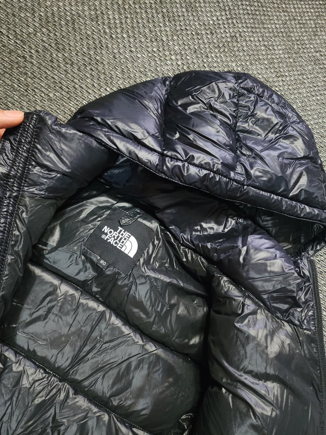 여성 노스페이스 유광 후드 패딩 80 S사이즈  상품이미지4