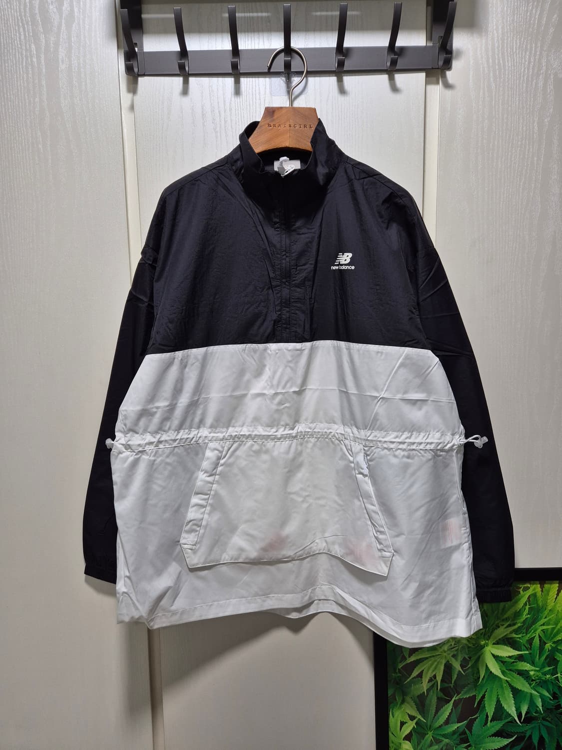 뉴발란스 블랙/화이트 아노락 바람막이 상품이미지1