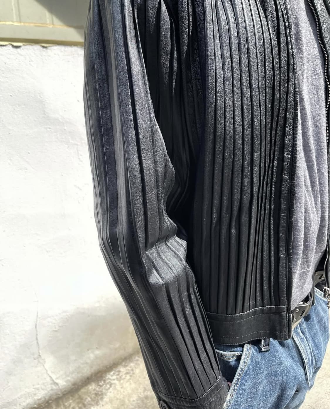 지아니 베르사체 8-90s 플리츠 레더 자켓 상품이미지2