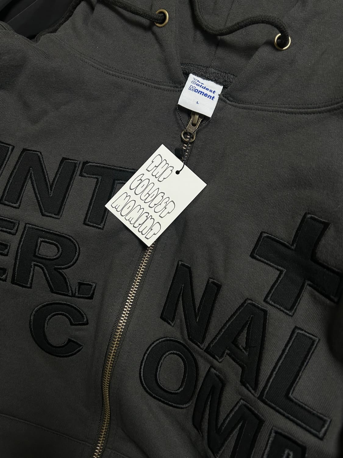 (새상품 더보이즈선우착용)더콜디스트모먼트 후드집업 차콜 L 상품이미지2