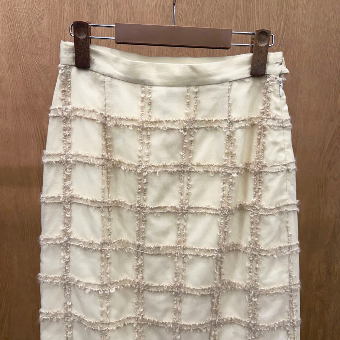 모스키노 H라인 트위드 미디 스커트 텍스처 그리드 자수 디테일 아이보리 상품이미지4