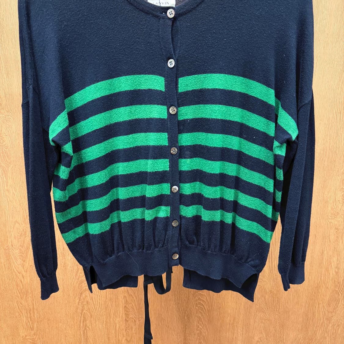 랑방 온 블루 스트라이프 니트 가디건 백 리본 타이 디테일 네이비 그린 상품이미지5