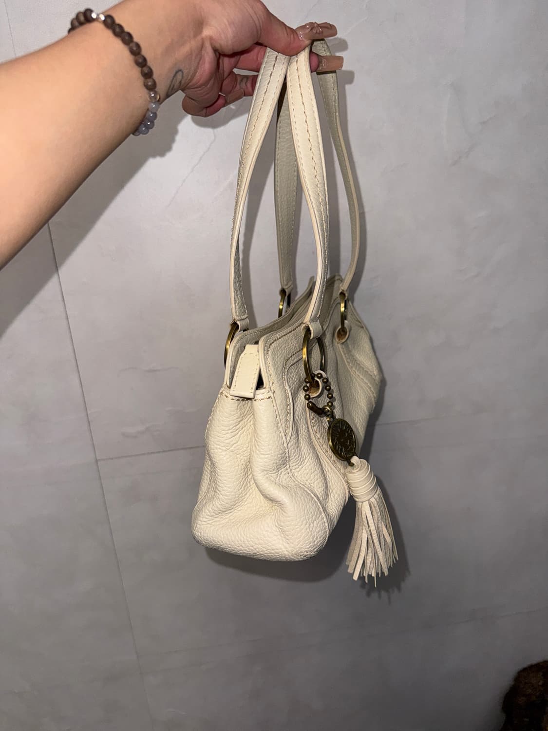 Anne Klein ivory stitch tassel 숄더백  상품이미지4