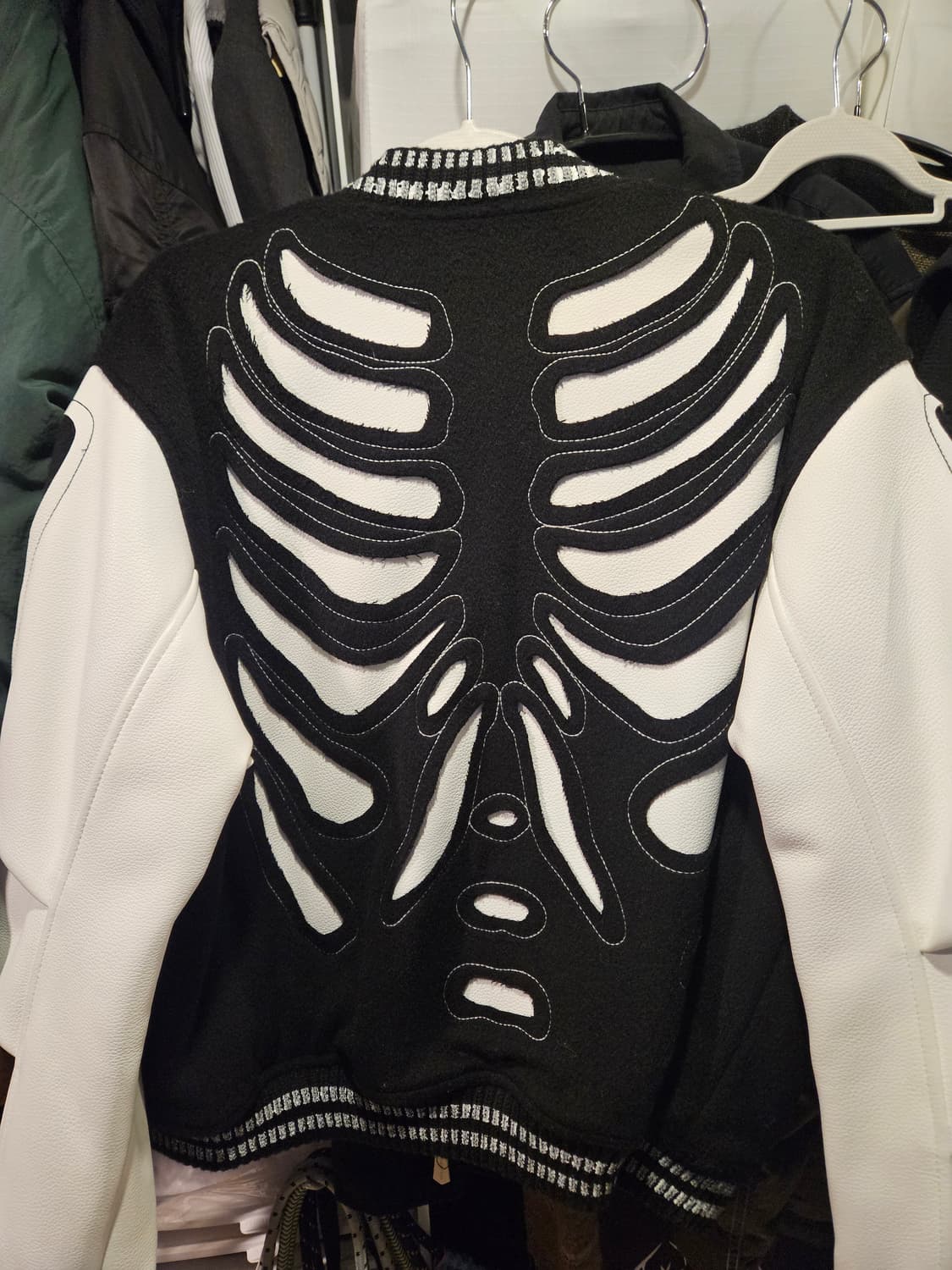 [L] 써저리 본 바시티 자켓 상품이미지5