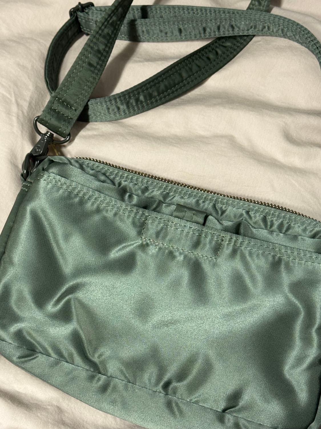 포터 올뉴탱커 슬링백 세이지 그린 상품이미지4