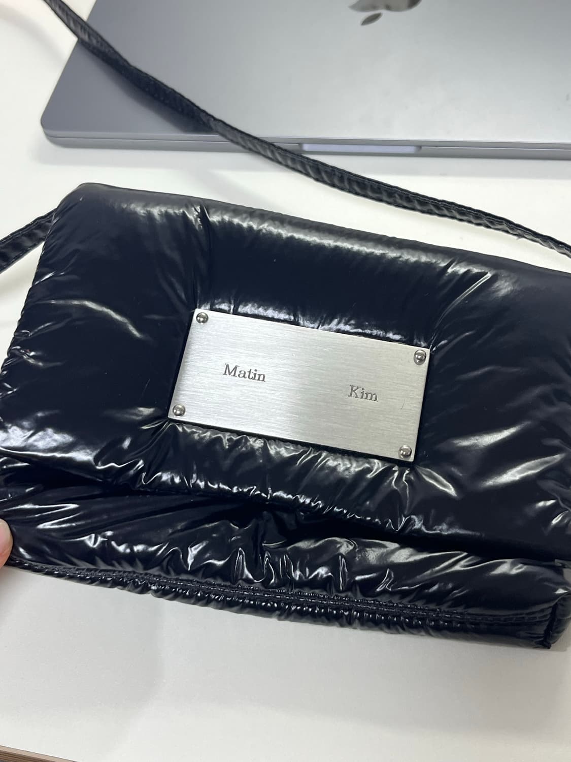 마뗑킴 미니 패딩 크로스백 블랙 상품이미지3