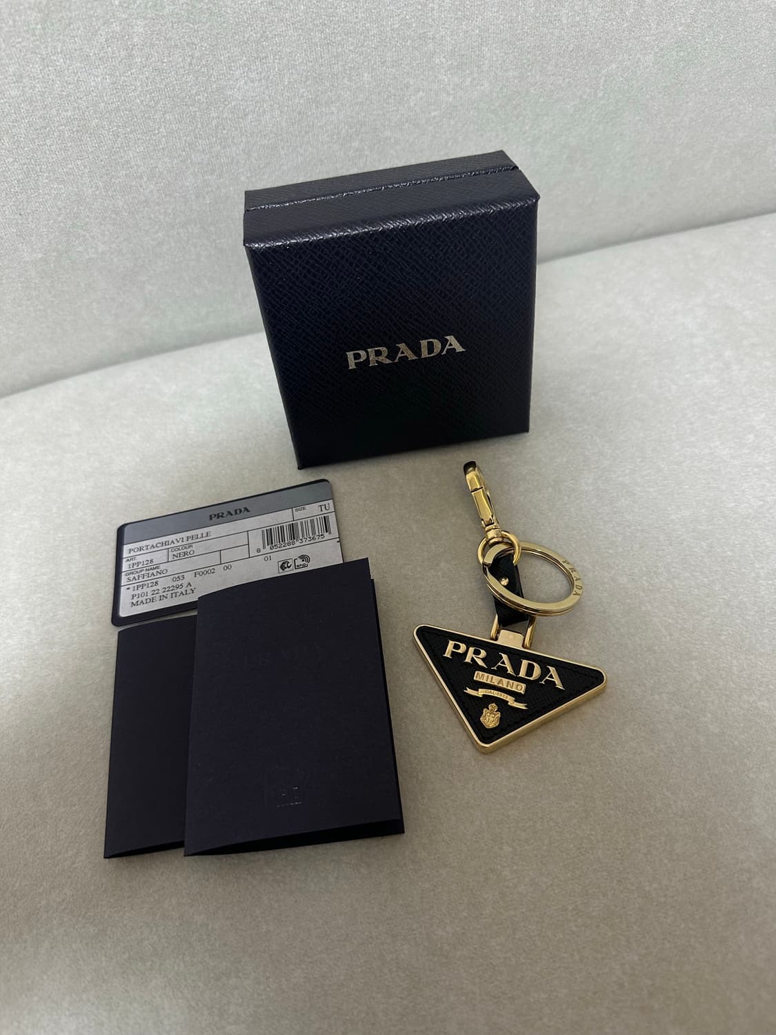 25년구매 [A+ 정품] 프라다 삼각로고 키링 상품이미지6