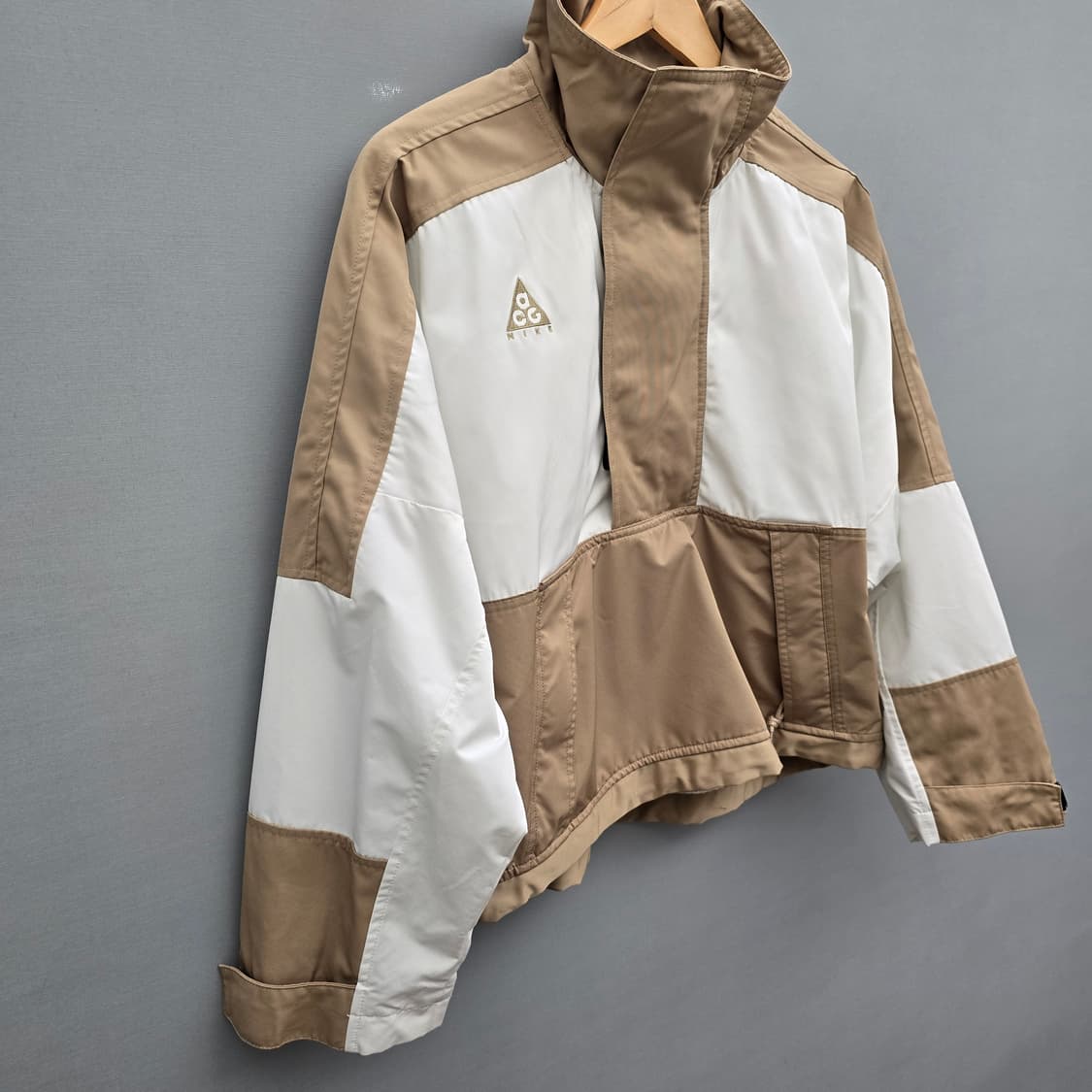 나이키 ACG 바람막이 자켓 베이지/화이트 상품이미지2