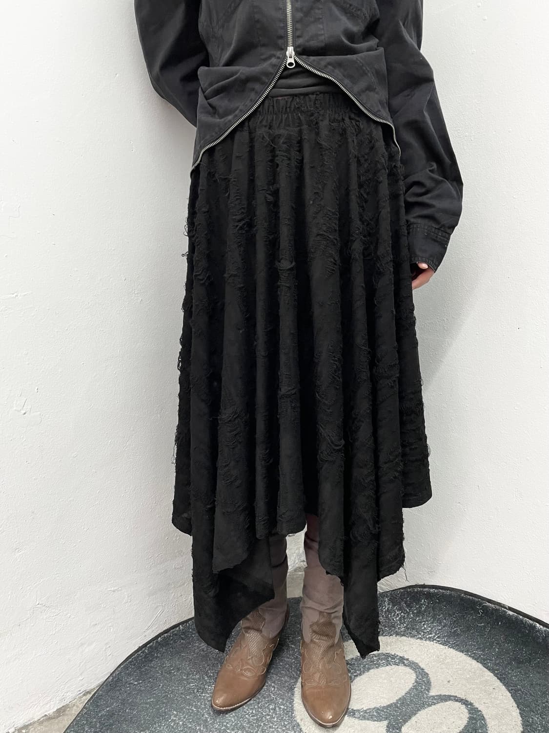 블랙 그런지 언발 스커트 상품이미지1