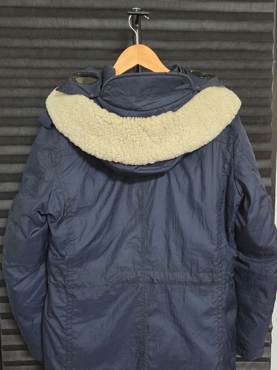 (정품) [C.P. 컴퍼니] 고글 후드 시어링 덕다운 패딩 | 00095 상품이미지6