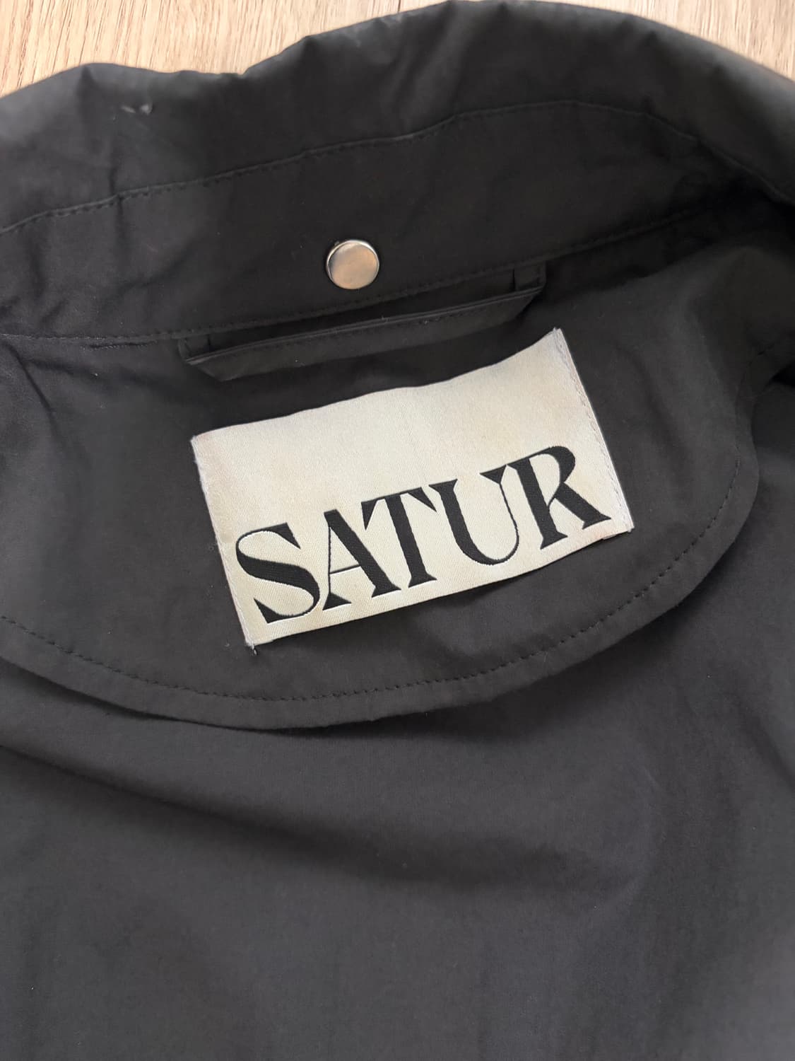 세터 테오 스냅 코치 자켓 파이럿 블랙 상품이미지2