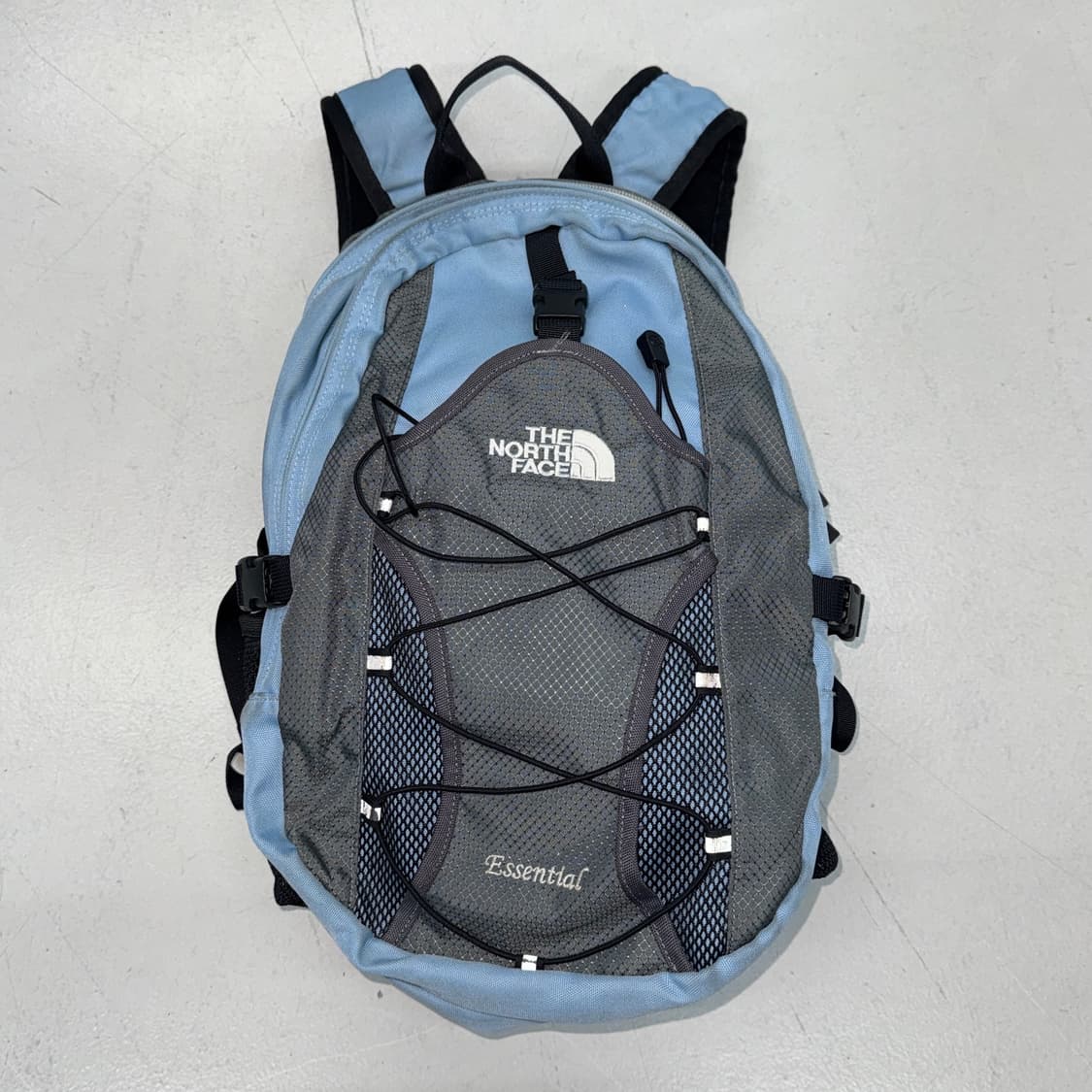 노스페이스 고프코어 에센셜 하늘색 스몰 백팩 상품이미지2
