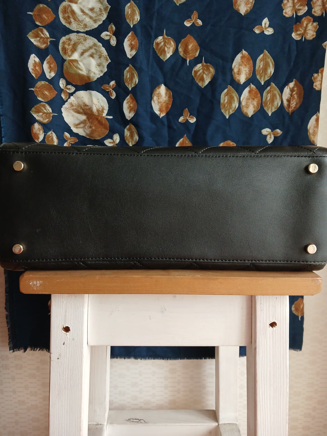 kate spade 브랜드의 블랙 가죽가방 상품이미지5