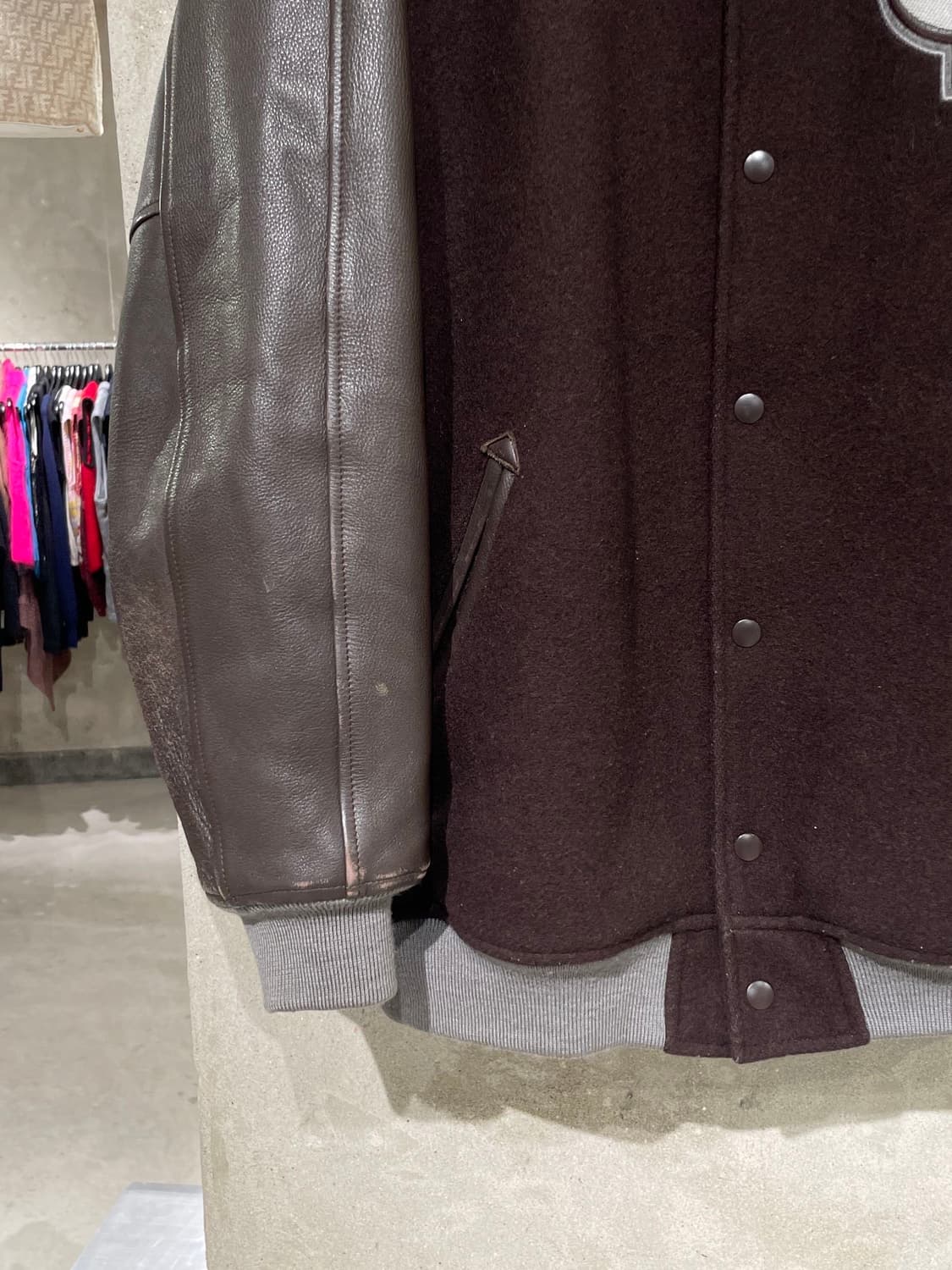 스웨거 다크 브라운 달러 사인 스펠 아웃 바시티 자켓 상품이미지4