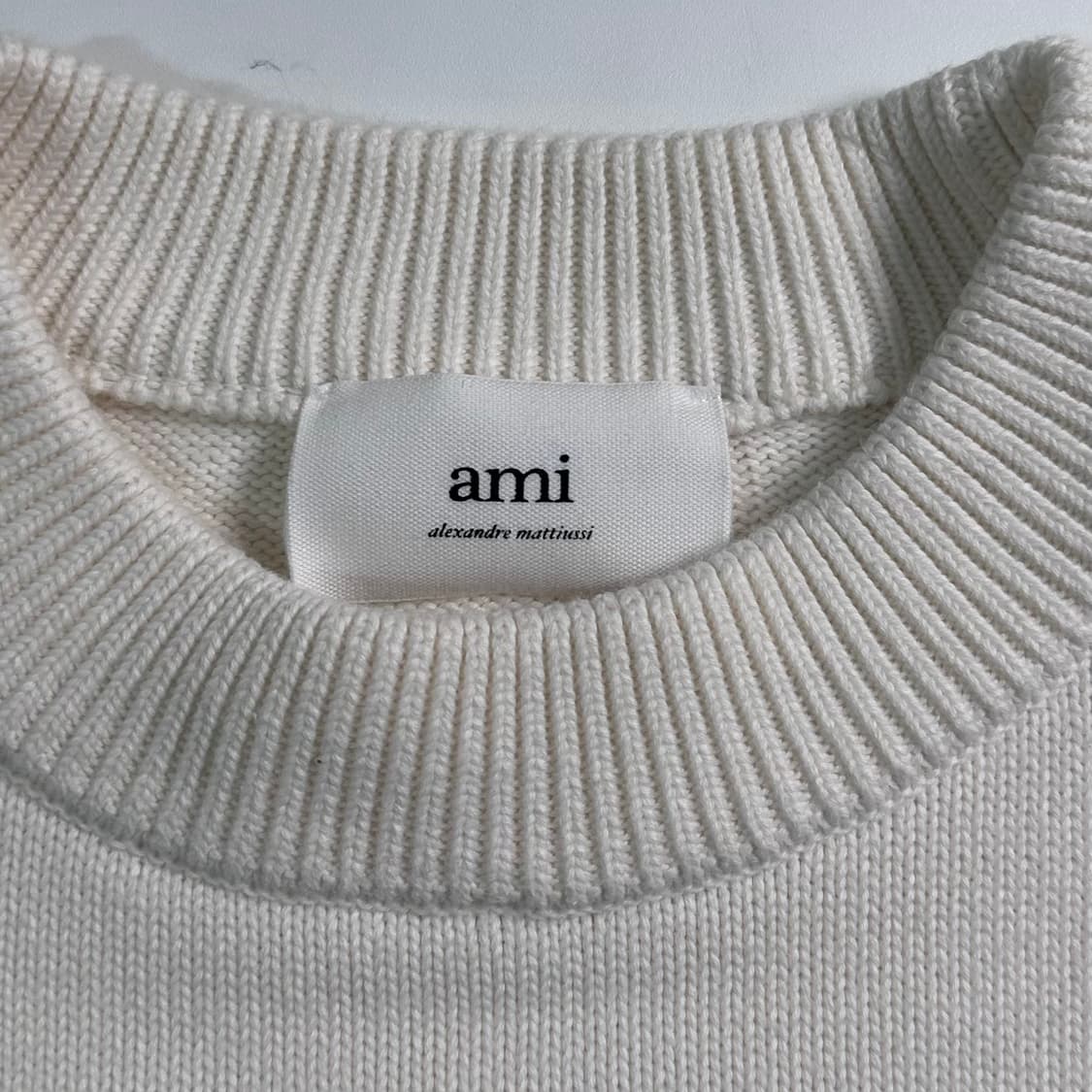 아미 스몰하트 크루넥 화이트 니트 상품이미지6