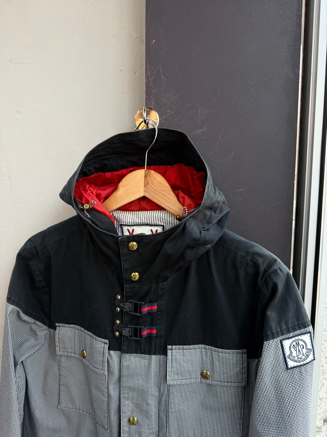 2/ 몽클레어 감마블루 금장버튼 쉘 후디 자켓 상품이미지4