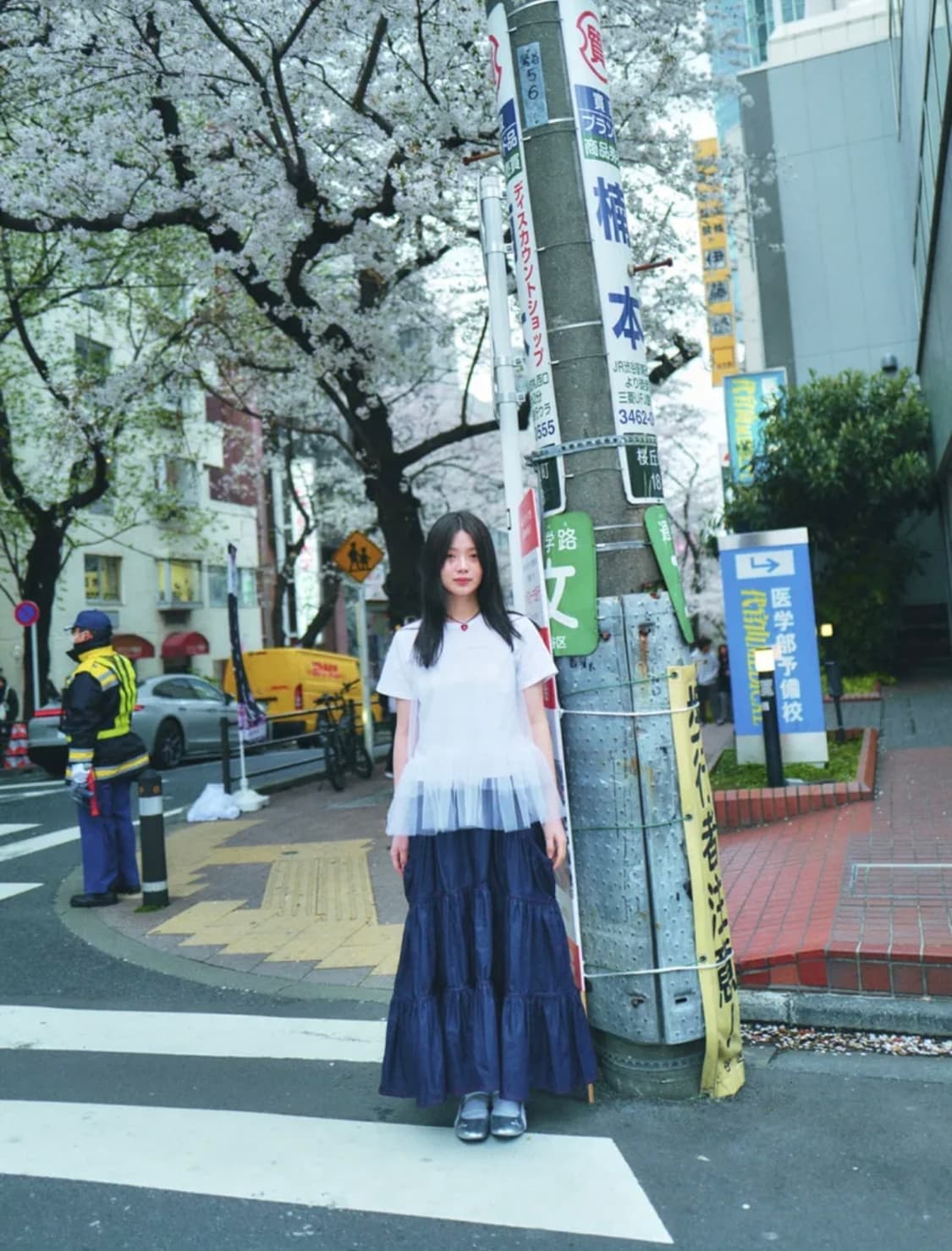 로액슈얼 RED STITCH DENIM TIERD SKIRT 상품이미지1