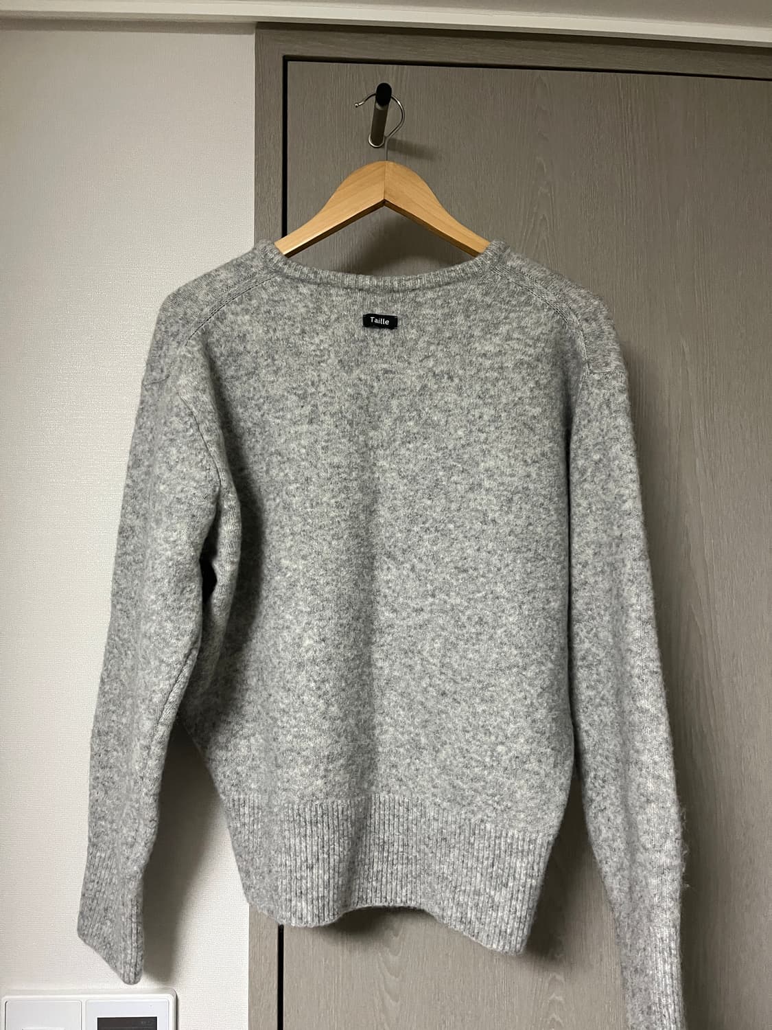 타일레 V넥 니트 상품이미지4