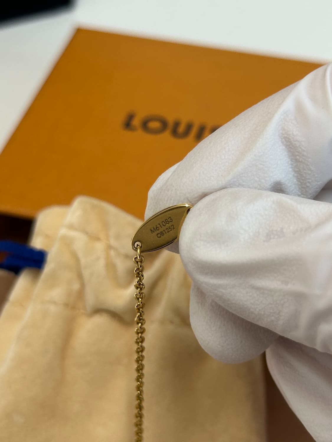 A+ / 루이비통 V 에센셜 네크리스 골드 상품이미지5