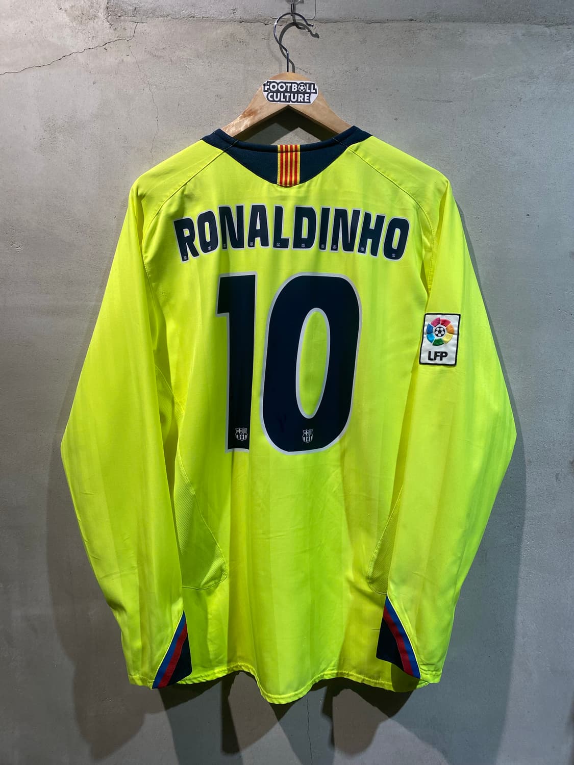 05-06 바르셀로나 호나우지뉴 긴팔 어웨이 유니폼 상품이미지6