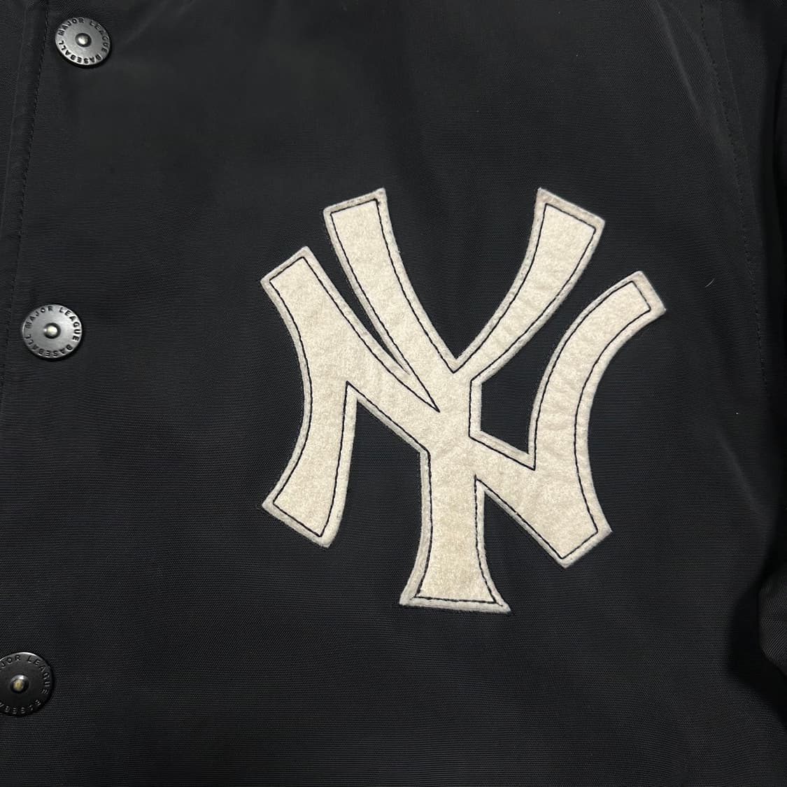 ✨ (바배) MLB 뉴욕양키즈 누빔 바시티 블랙 자켓  상품이미지3