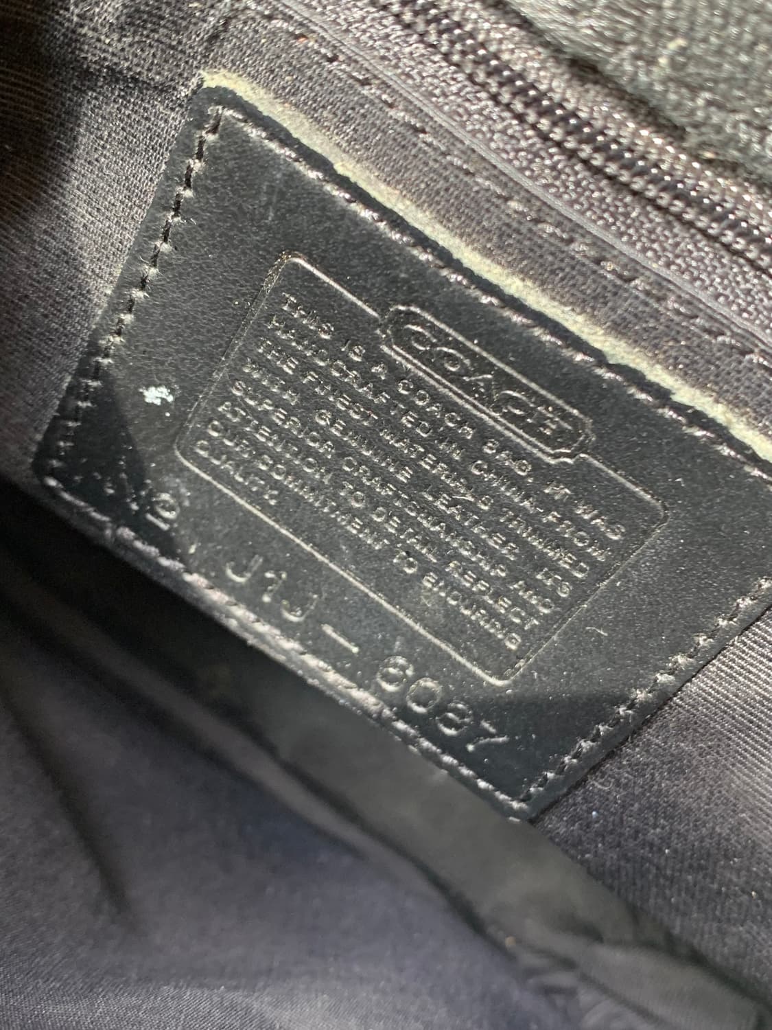 🖤 Coach 시그니처 올블랙 미니 토트백 상품이미지5