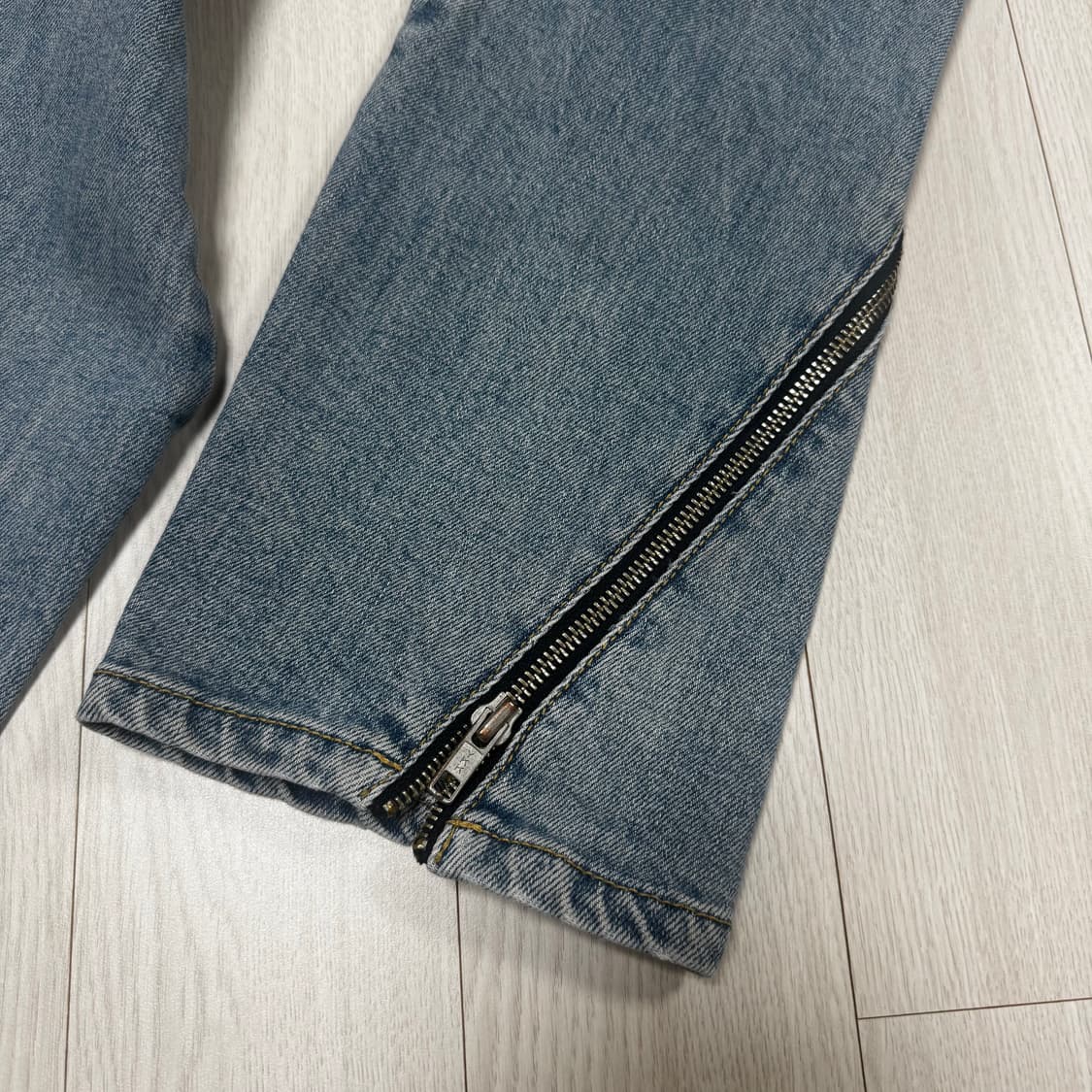 넥스트도어립스 트위스트 지퍼 데님팬츠 상품이미지5