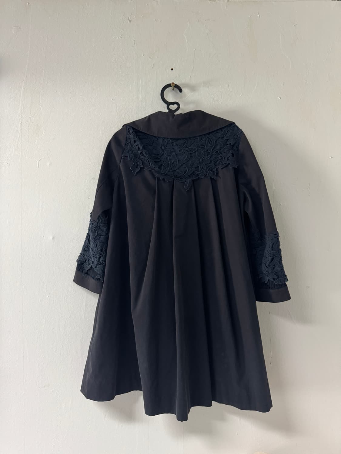 여성 손정완 레이스 디테일 비스코스 트렌치코트 블랙 상품이미지5