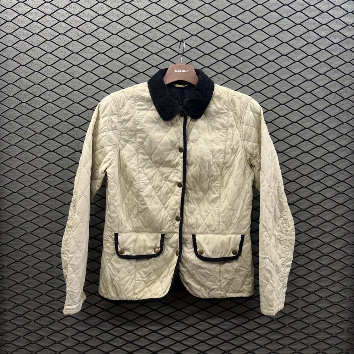 바버 코듀로이 카라 퀼팅자켓 기모안감 투포켓 금장단추 디테일 아이보리 상품이미지2