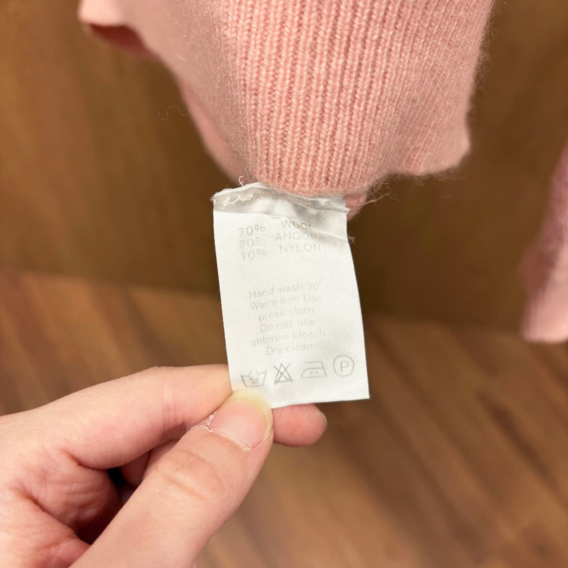 버버리 브이넥 울 앙고라 니트 스웨터 트위스트 조직 디테일 페일 핑크 상품이미지7