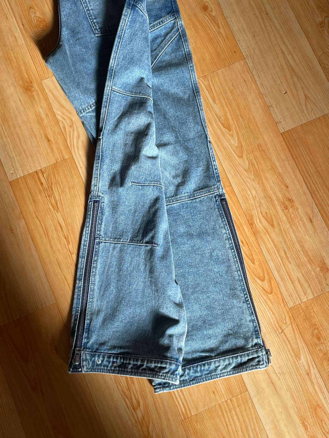 앤더슨벨의 워시드 블루 지퍼 와이드 레그 진 상품이미지6