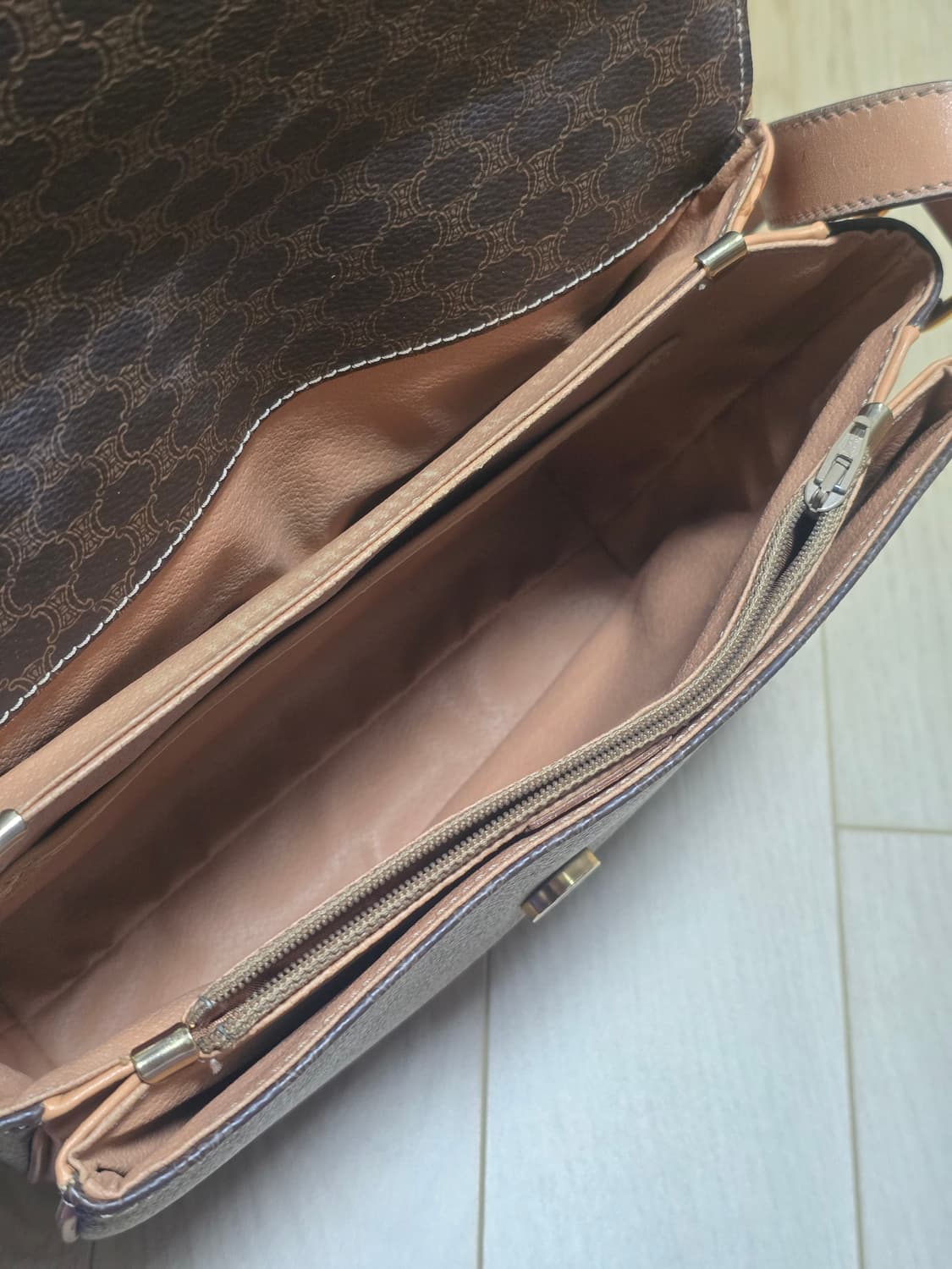 Celine 셀린느 마카담 크로스백 상품이미지10