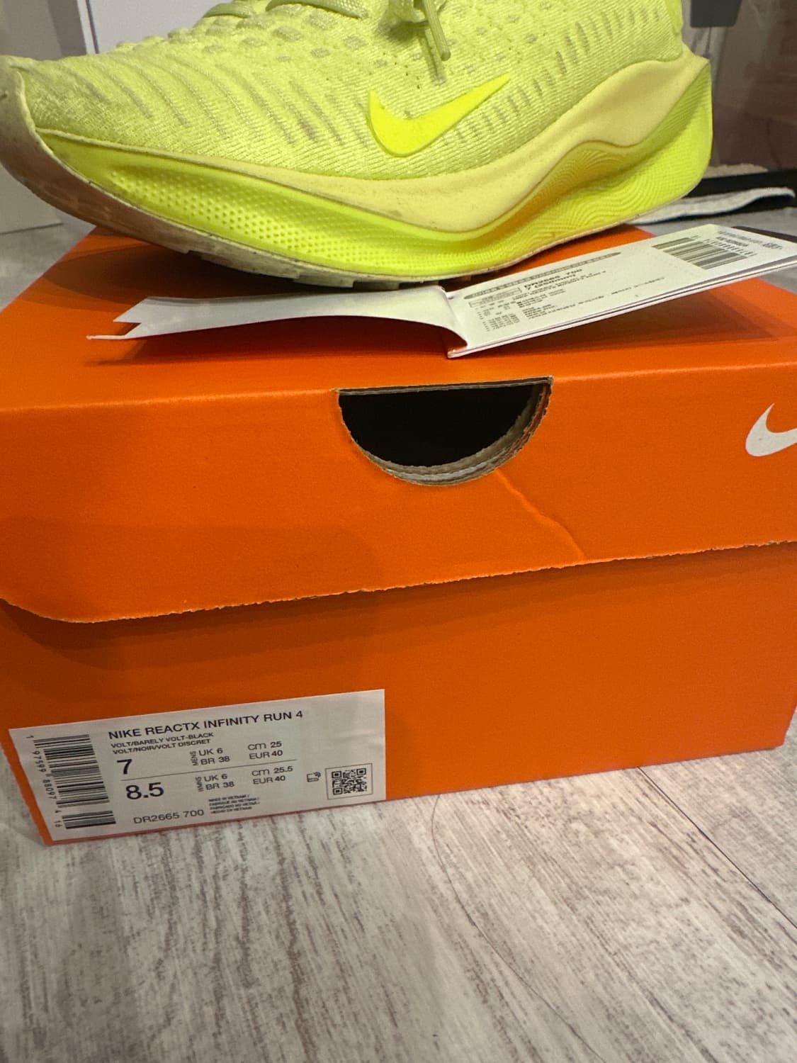 인피티니 런4 런닝화 DR2665-700 (250) 상품이미지2