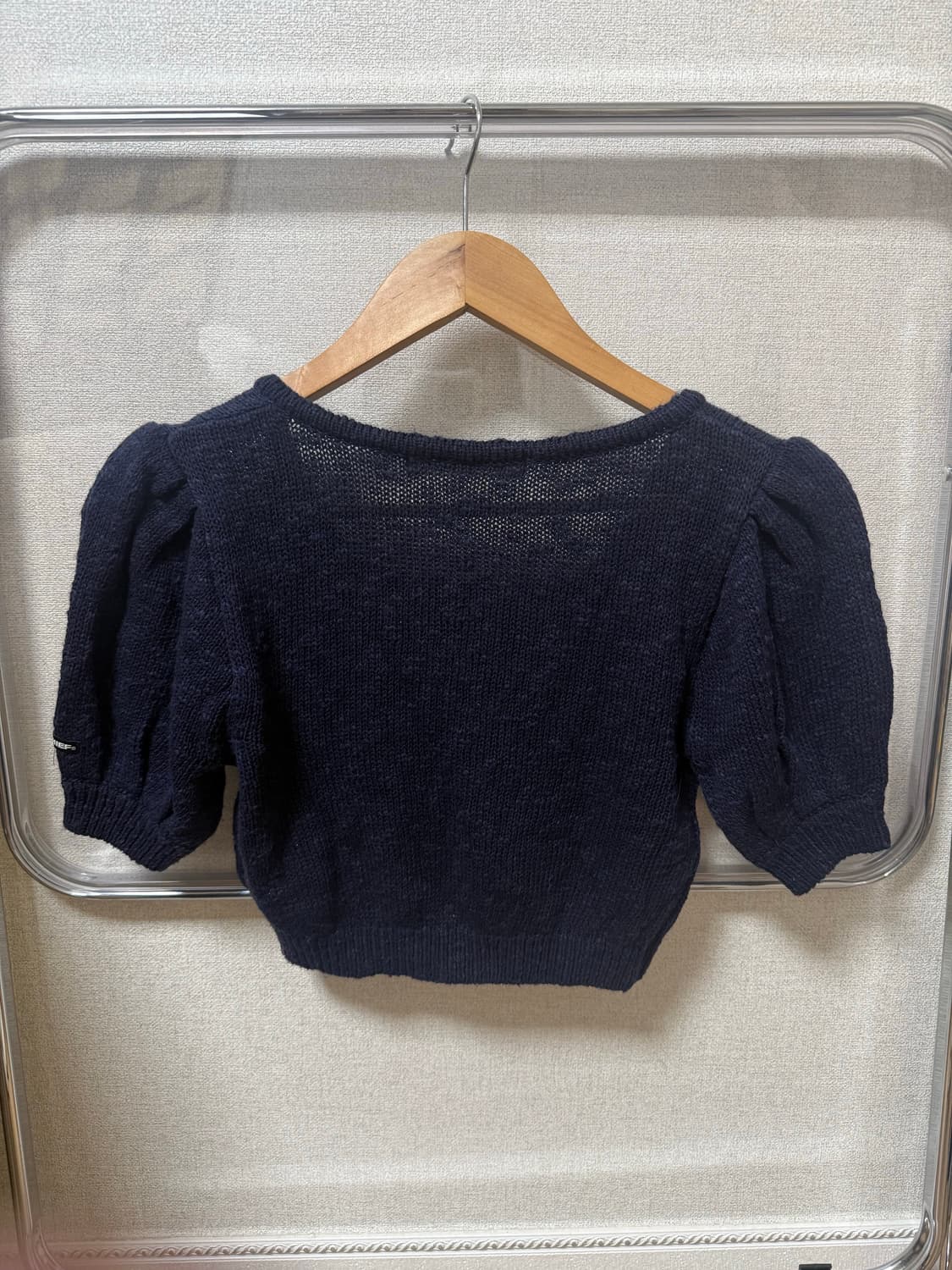 Mischief 미스치프 퍼프 니트 크롭탑 (화이트,네이비) 상품이미지9