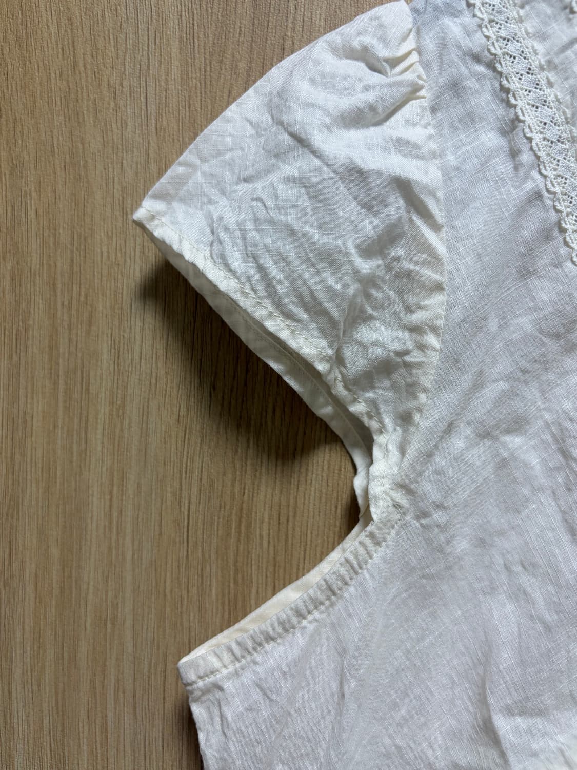 아이보리 캡소매 브이넥 반팔 블라우스 상품이미지3