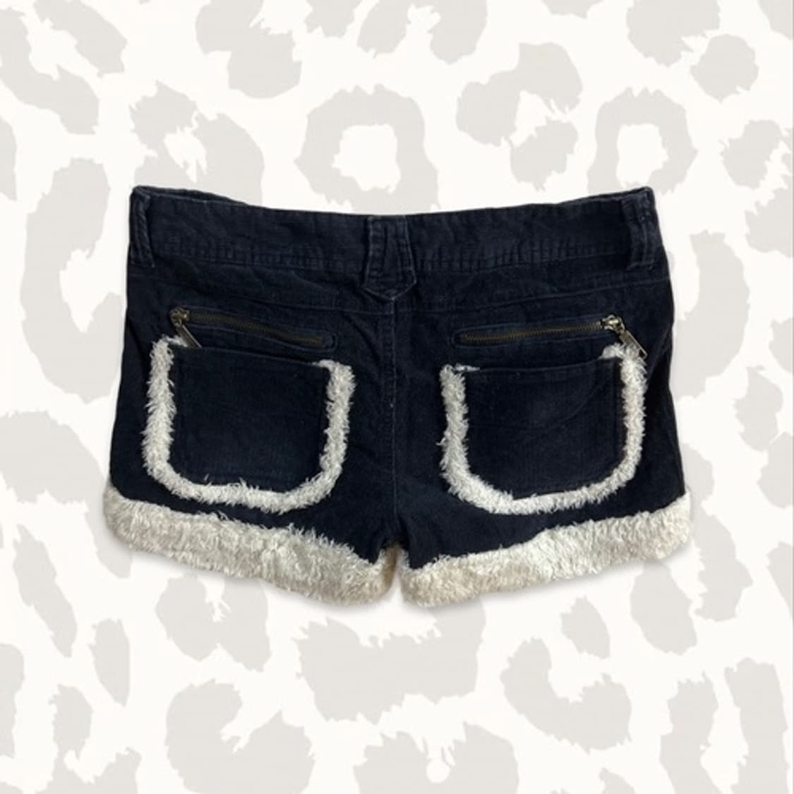 Daily topics gal white fur golden shorts 상품이미지4