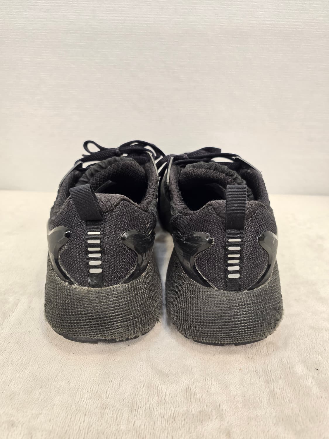 언더아머 HOVR 검정 운동화 270mm 상품이미지4