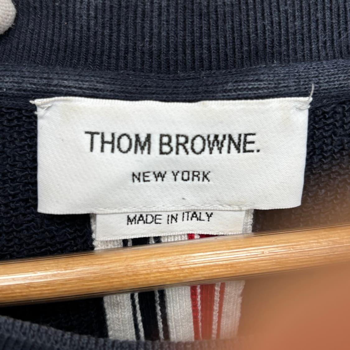 [5]톰브라운 백삼선 맨투맨  상품이미지3