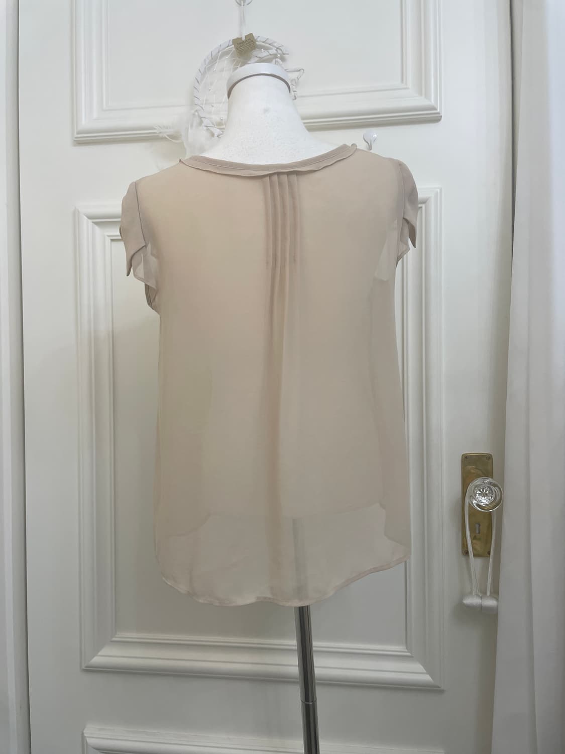 beige shirring bow sleeve pure blouse 상품이미지3