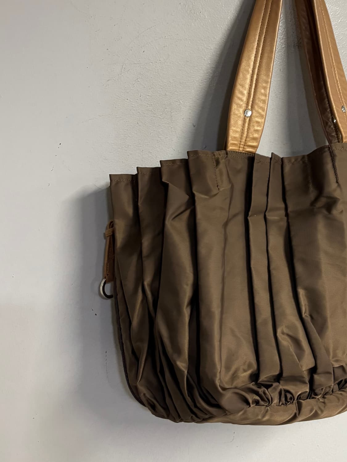Y‘SACCS pleats ballon tote bag brown  상품이미지6