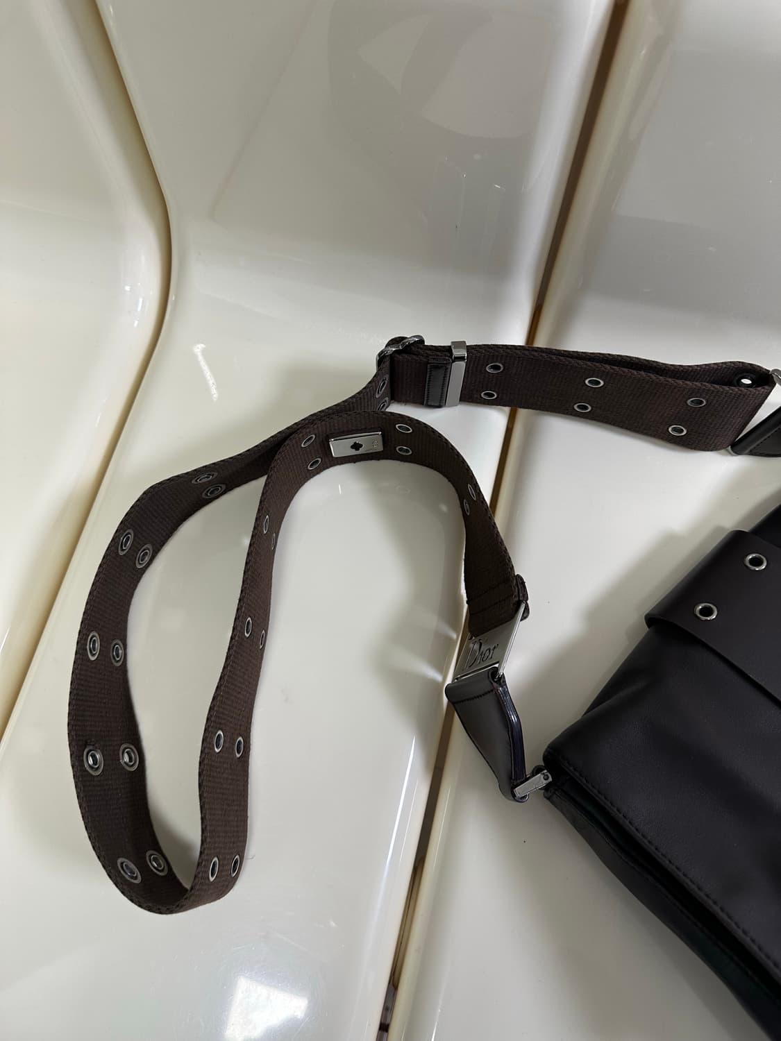 [A 정품] 디올 스트릿 시크 크로스백 상품이미지4