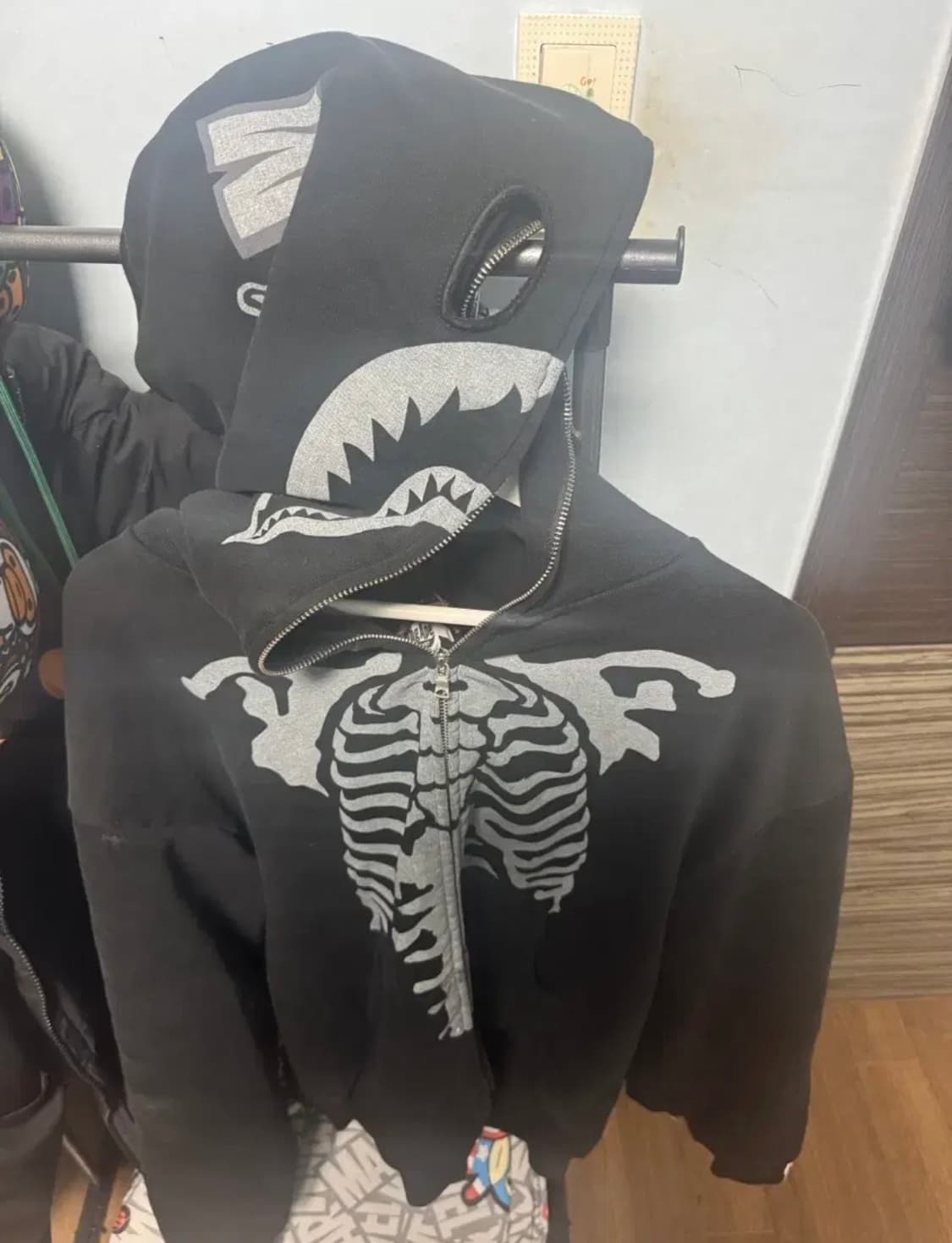 베이프 스켈레톤 샤크 헤비 워시드 크롭 핏 풀 집 후드 블랙 상품이미지2