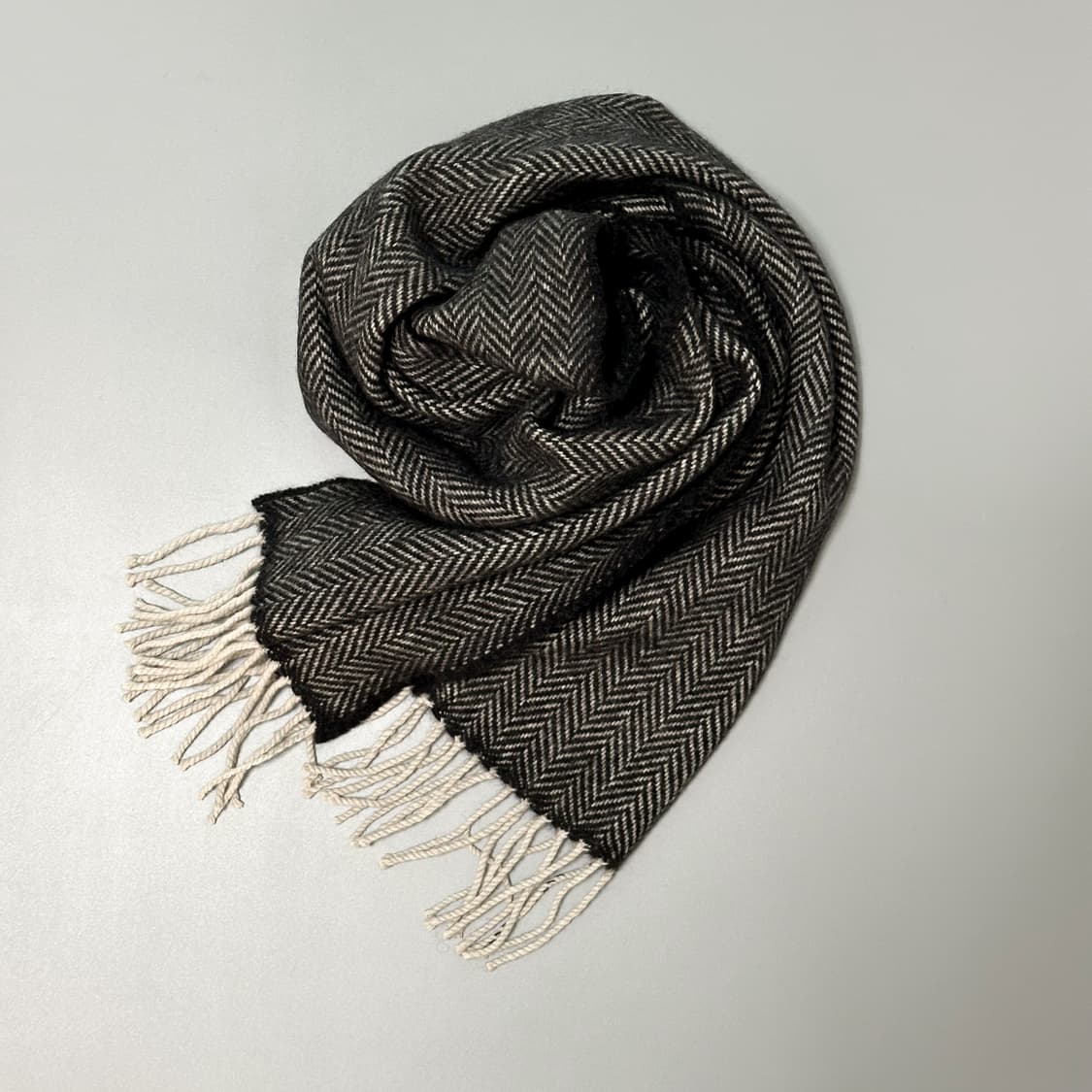 [Drakes] 드레익스 헤링본 머플러(차콜) 상품이미지5