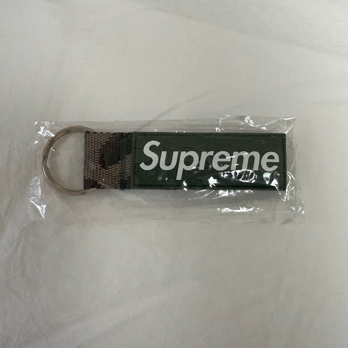 슈프림 웨빙 키체인 23ss 상품이미지1