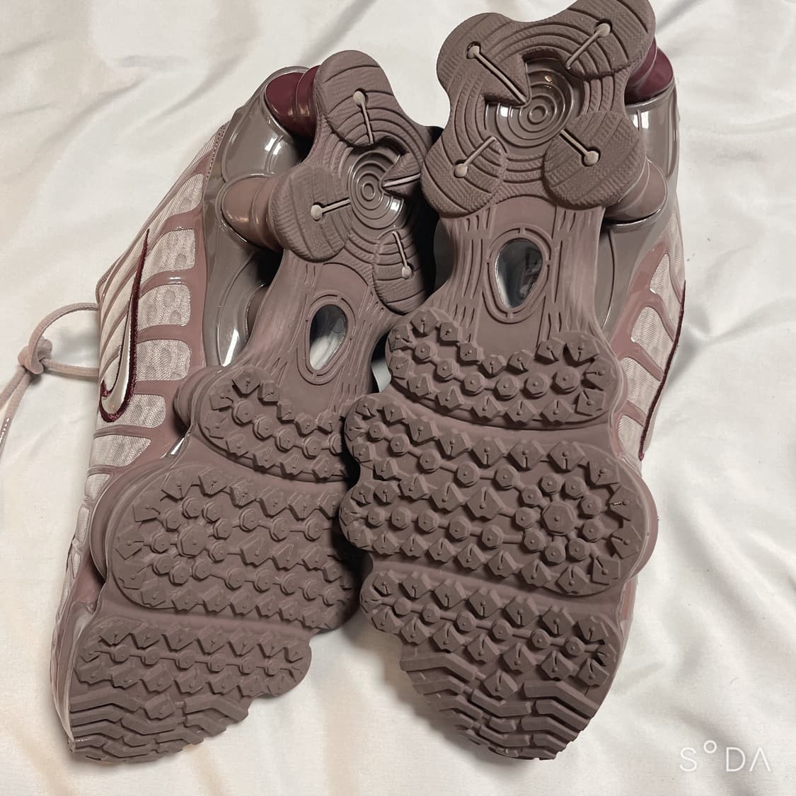 나이키 우먼스 샥스 TL 바로크 브라운 메탈릭 실버 IB7699-200 상품이미지9